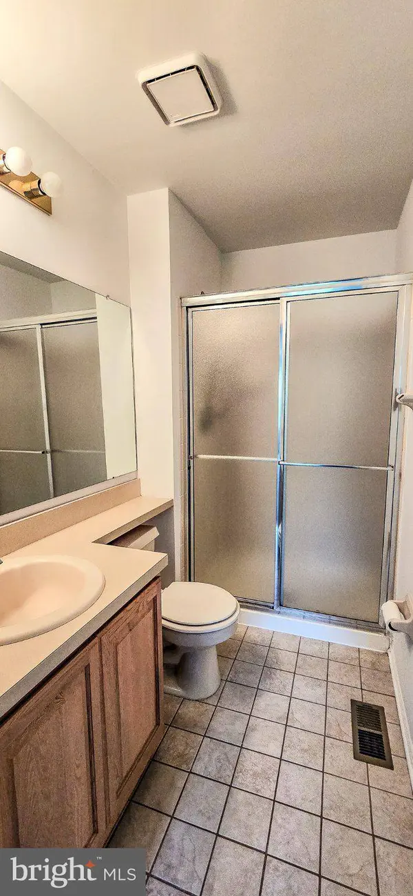 1404-B SAXONY DR #B, Mount Laurel, NJ 08054