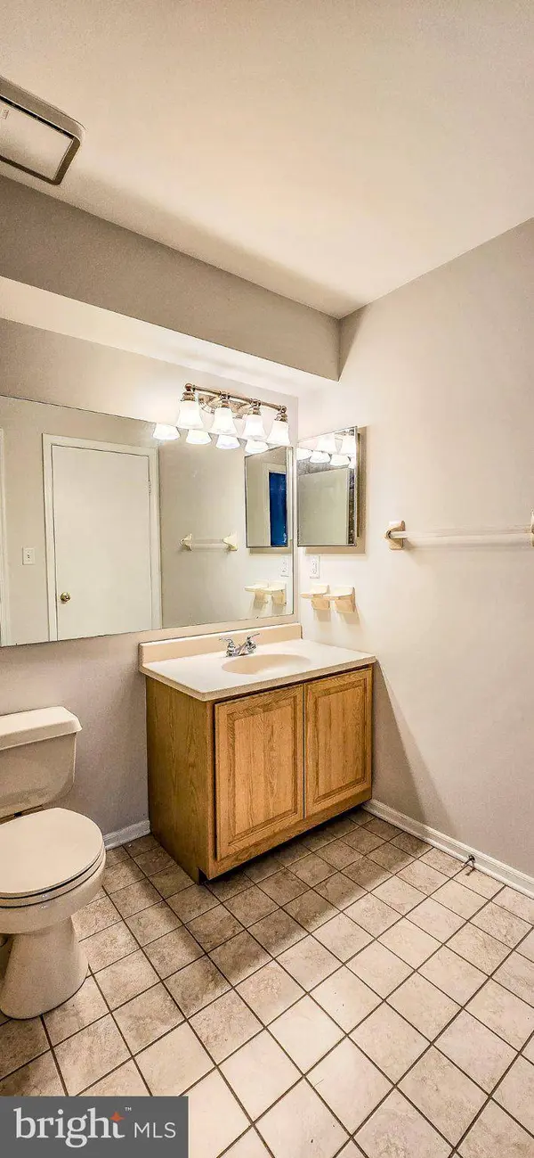 1404-B SAXONY DR #B, Mount Laurel, NJ 08054