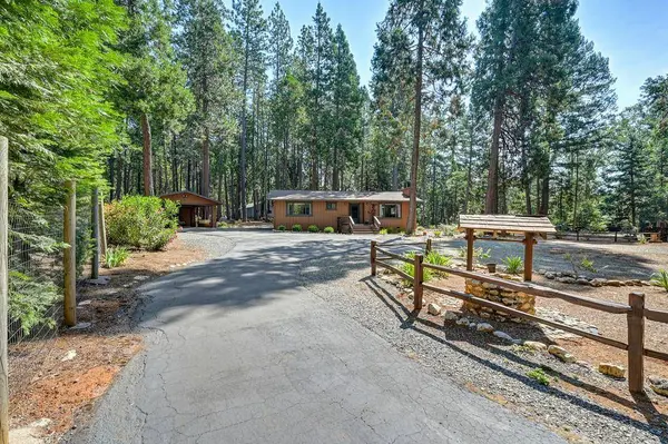 5837 Silverleaf DR, Foresthill, CA 95631