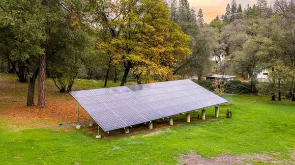 1746 Hidden Valley LN, Auburn, CA 95602