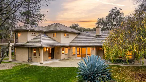 1746 Hidden Valley LN, Auburn, CA 95602