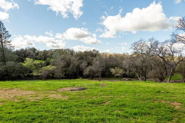 10925 Joeger RD, Auburn, CA 95602