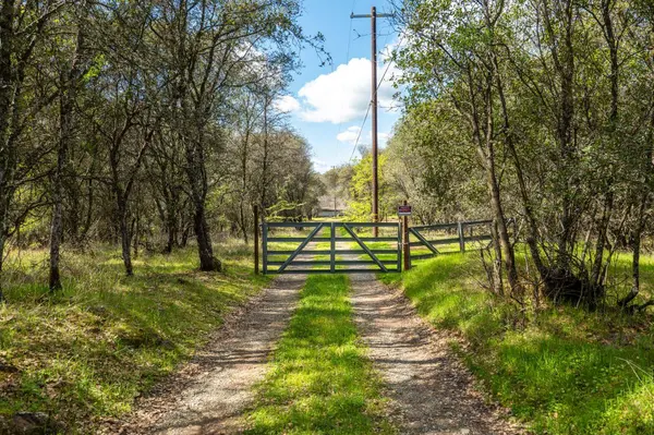 10925 Joeger RD, Auburn, CA 95602