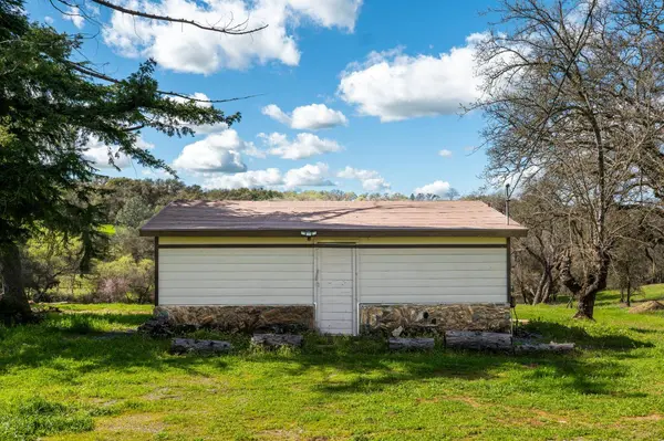 10925 Joeger RD, Auburn, CA 95602