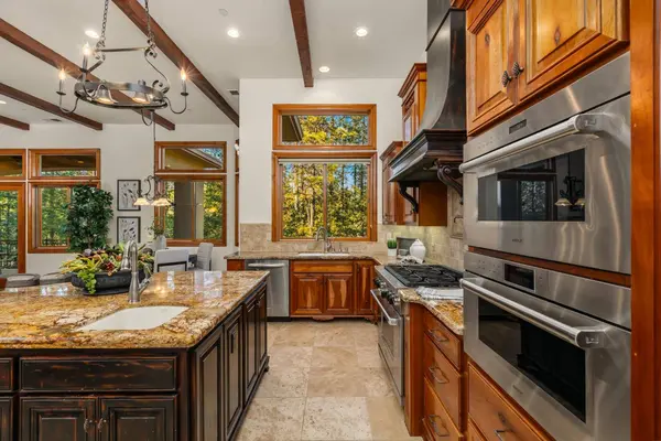 1306 Shady Tree LN, Meadow Vista, CA 95722