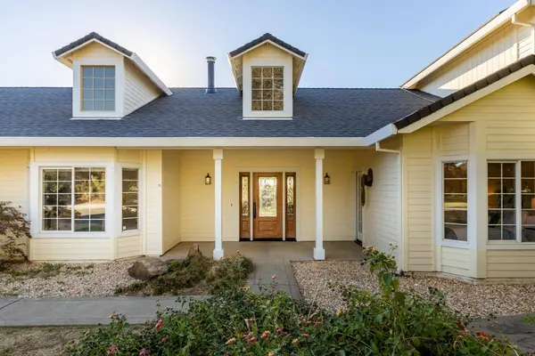 10228 Blue Light LN, Auburn, CA 95603