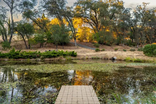 10228 Blue Light LN, Auburn, CA 95603