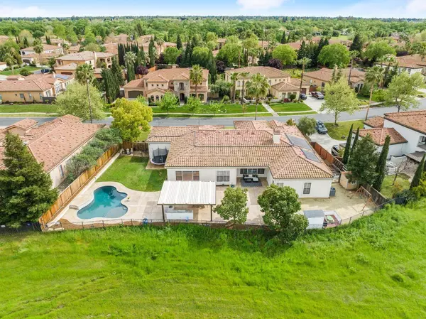 4060 Kingsbarns DR, Roseville, CA 95747