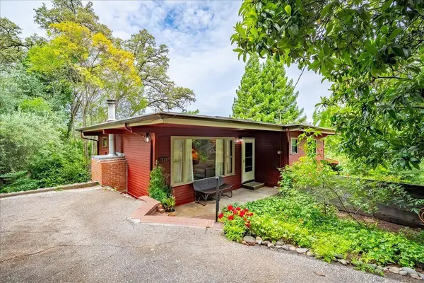 303 Live Oak ST, Auburn, CA 95603