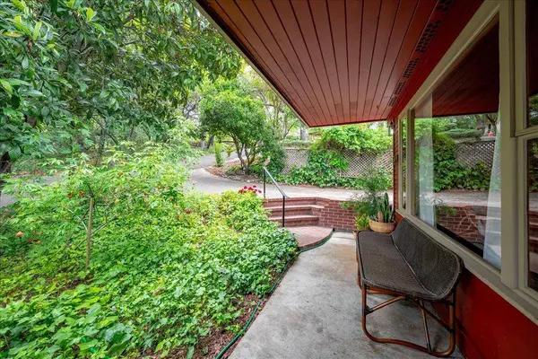 303 Live Oak ST, Auburn, CA 95603