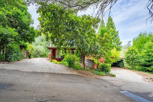 303 Live Oak ST, Auburn, CA 95603