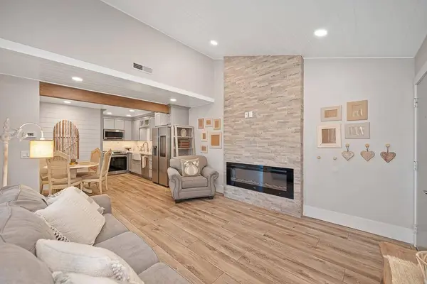 13067 Lincoln WAY