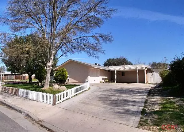 1824 Driftwood Dr, Paso Robles, CA 93446-4402