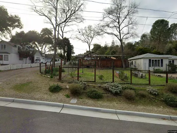 1733 Filbert St, Paso Robles, CA 93446-1529