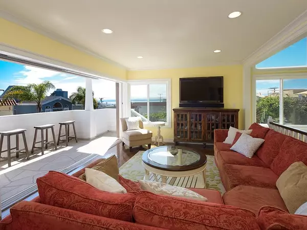 835 19th St, Hermosa Beach, CA 90254-3115