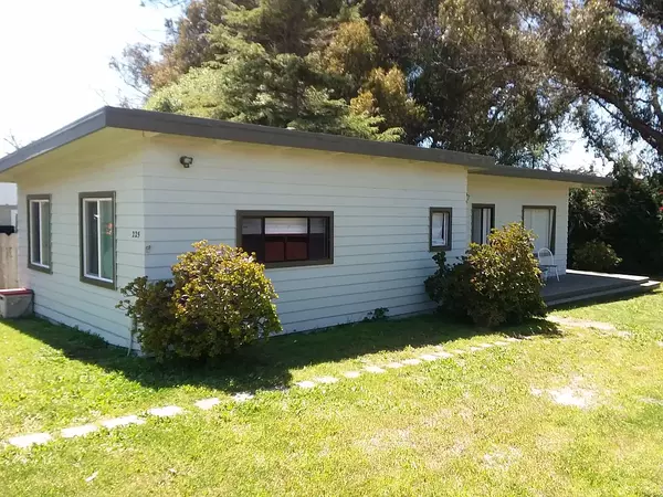 225 Hacienda Dr, Cayucos, CA 93430-1551