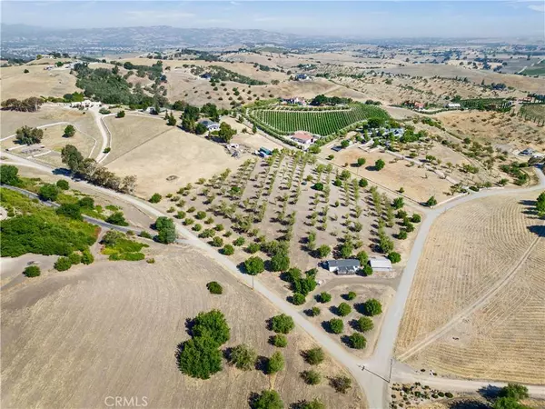 990 Akron RD, Templeton, CA 93465