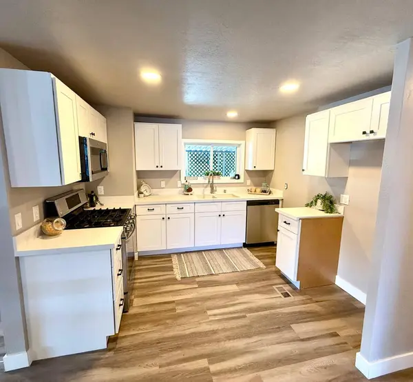 142 Sage ST, Citrus Heights, CA 95621