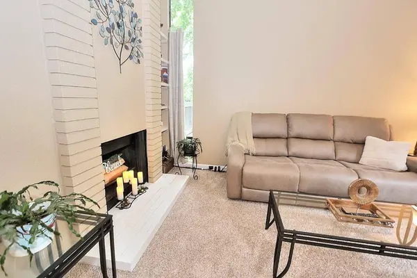 861 Woodside LN #6, Sacramento, CA 95825