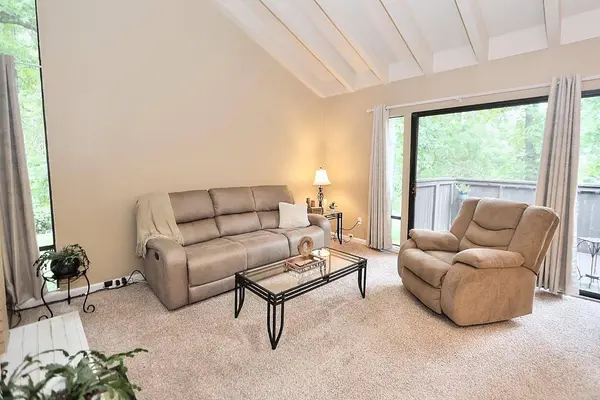 861 Woodside LN #6, Sacramento, CA 95825