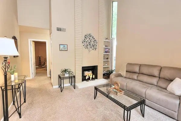 861 Woodside LN #6, Sacramento, CA 95825
