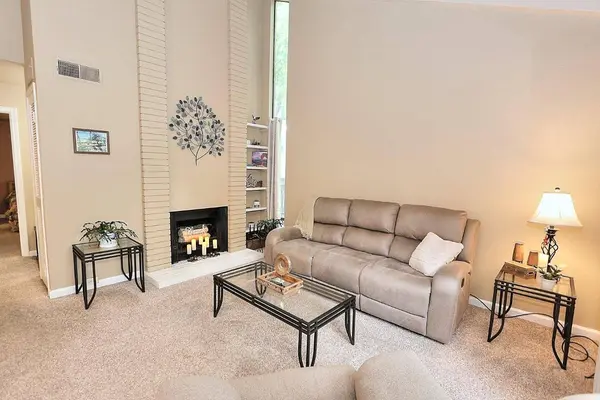 861 Woodside LN #6, Sacramento, CA 95825