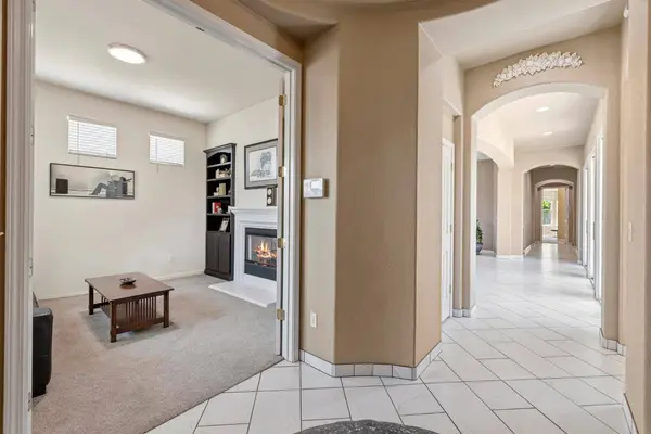 751 Hawkcrest CIR, Sacramento, CA 95835