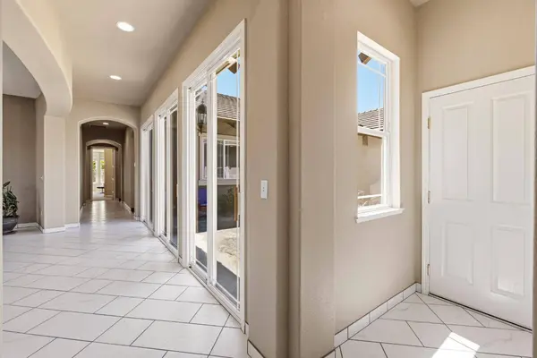 751 Hawkcrest CIR, Sacramento, CA 95835