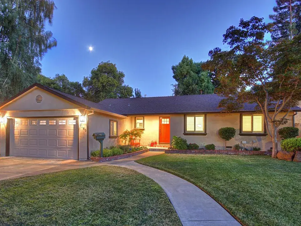 5160 Sandburg Dr, Sacramento, CA 95819-1605