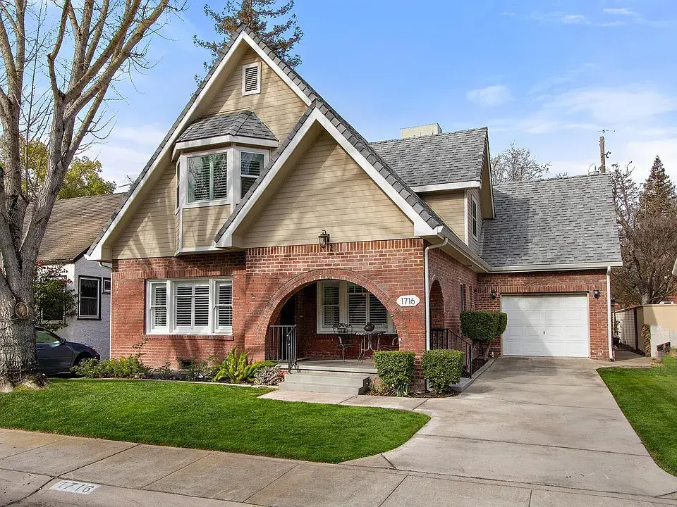 1716 42nd St, Sacramento, CA 95819-4023