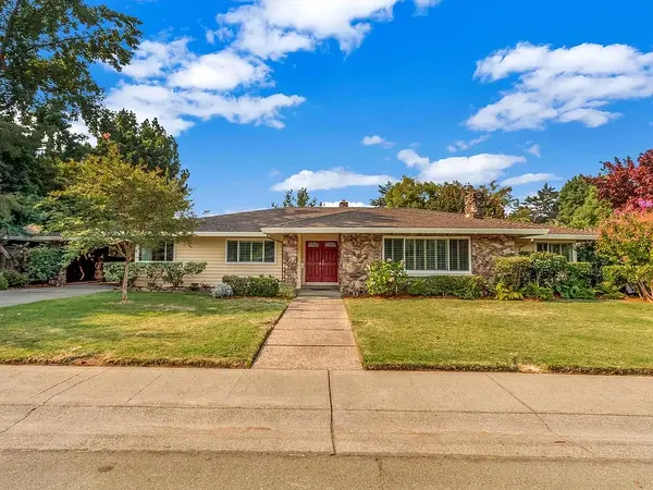 2594 American River Dr, Sacramento, CA 95864-7145