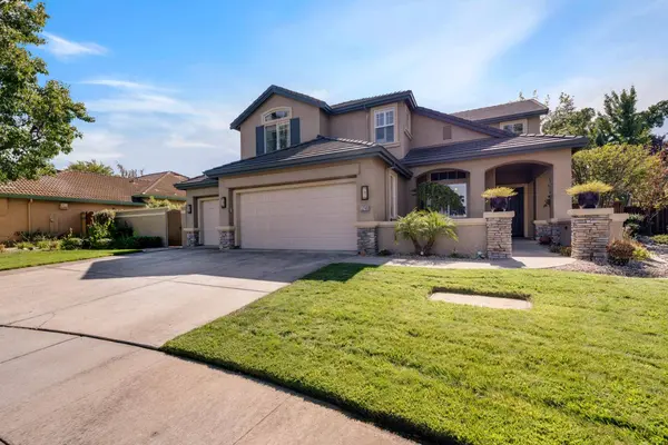 3240 Shelter Cove LN