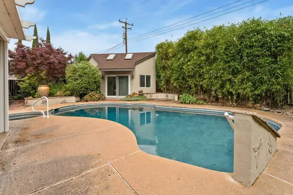 3648 Bausell ST, Sacramento, CA 95821