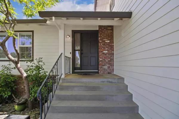 2703 King Richard DR, El Dorado Hills, CA 95762