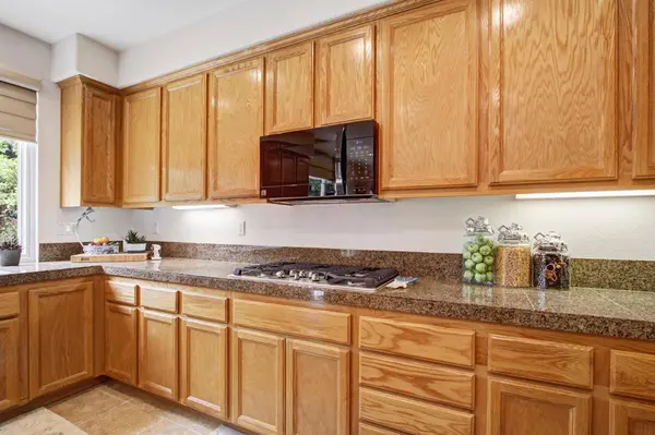 1804 Heather Garden LN, Roseville, CA 95661