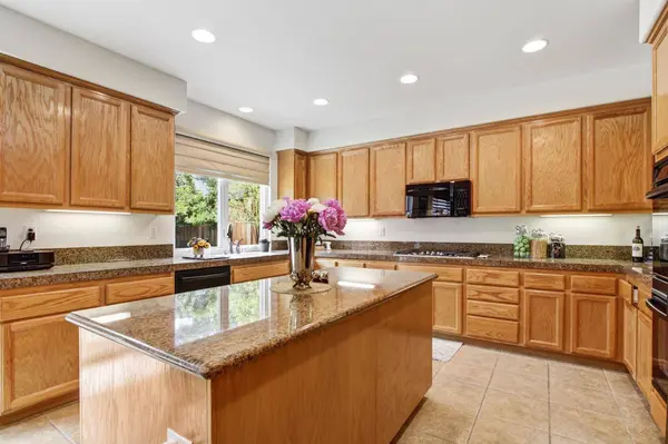 1804 Heather Garden LN, Roseville, CA 95661