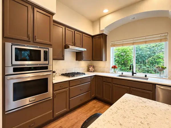 6613 Laurel Crest CIR, Roseville, CA 95678