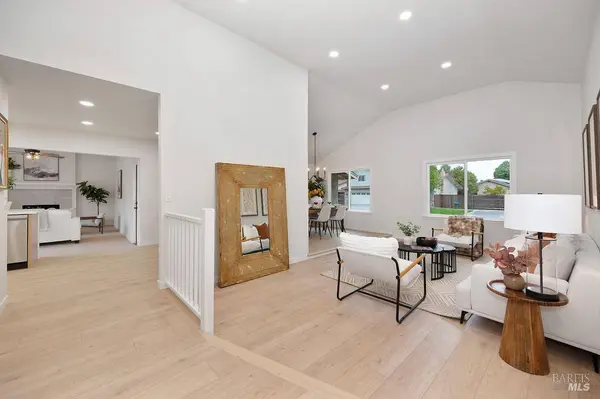 571 Nottingham DR, Vacaville, CA 95688