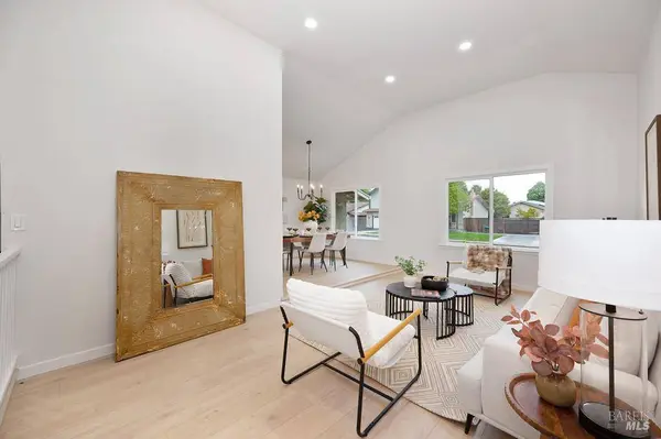 571 Nottingham DR, Vacaville, CA 95688