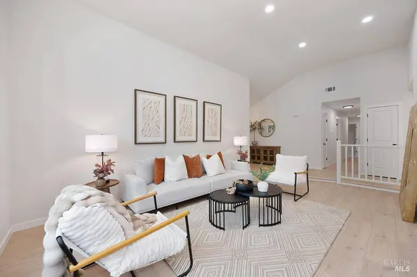 571 Nottingham DR, Vacaville, CA 95688