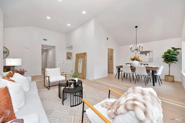 571 Nottingham DR, Vacaville, CA 95688