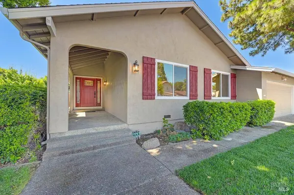 571 Nottingham DR, Vacaville, CA 95688