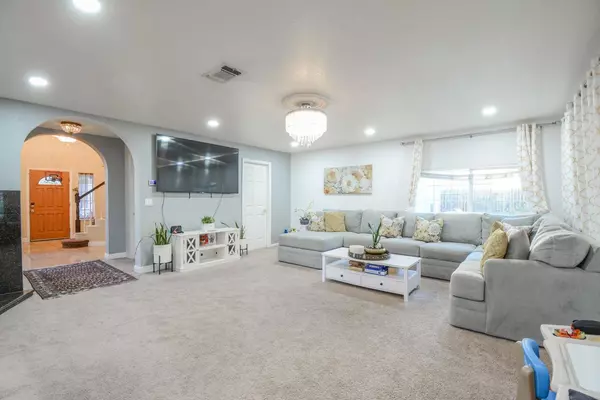 2972 Violet DR, West Sacramento, CA 95691