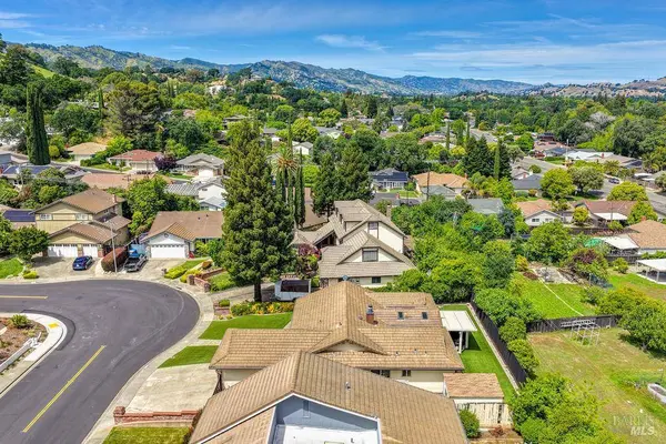 142 Hillview DR, Vacaville, CA 95688