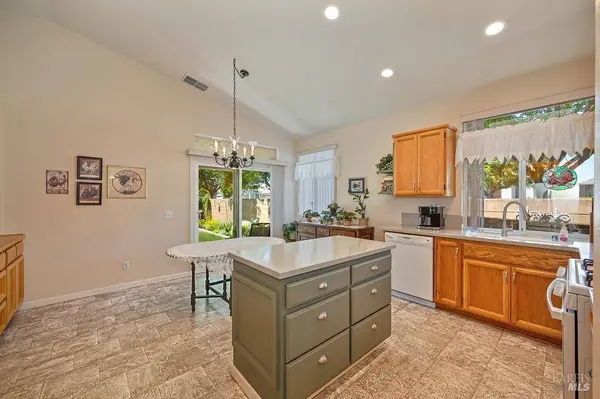 383 Mandarin CIR, Vacaville, CA 95687