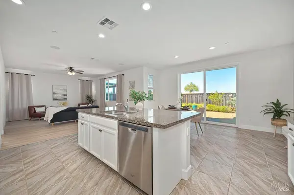 160 Kodiak DR, Vacaville, CA 95687