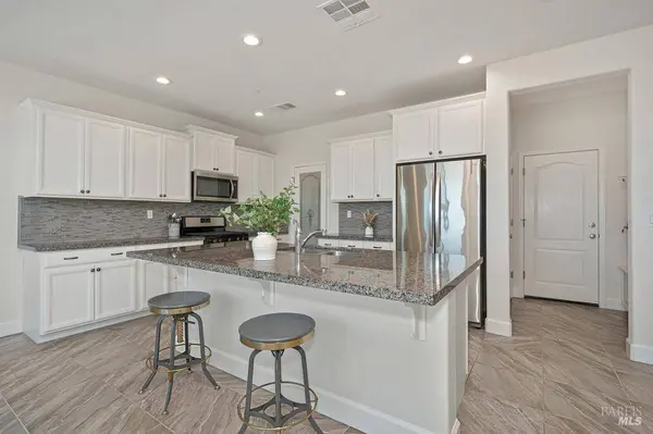 160 Kodiak DR, Vacaville, CA 95687