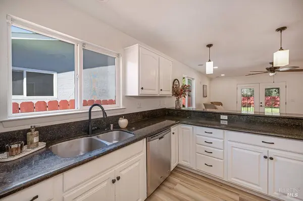1151 Creekside DR, Vacaville, CA 95687