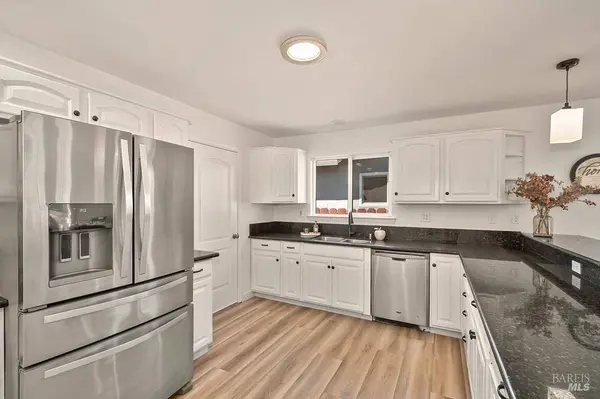 1151 Creekside DR, Vacaville, CA 95687
