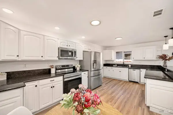 1151 Creekside DR, Vacaville, CA 95687
